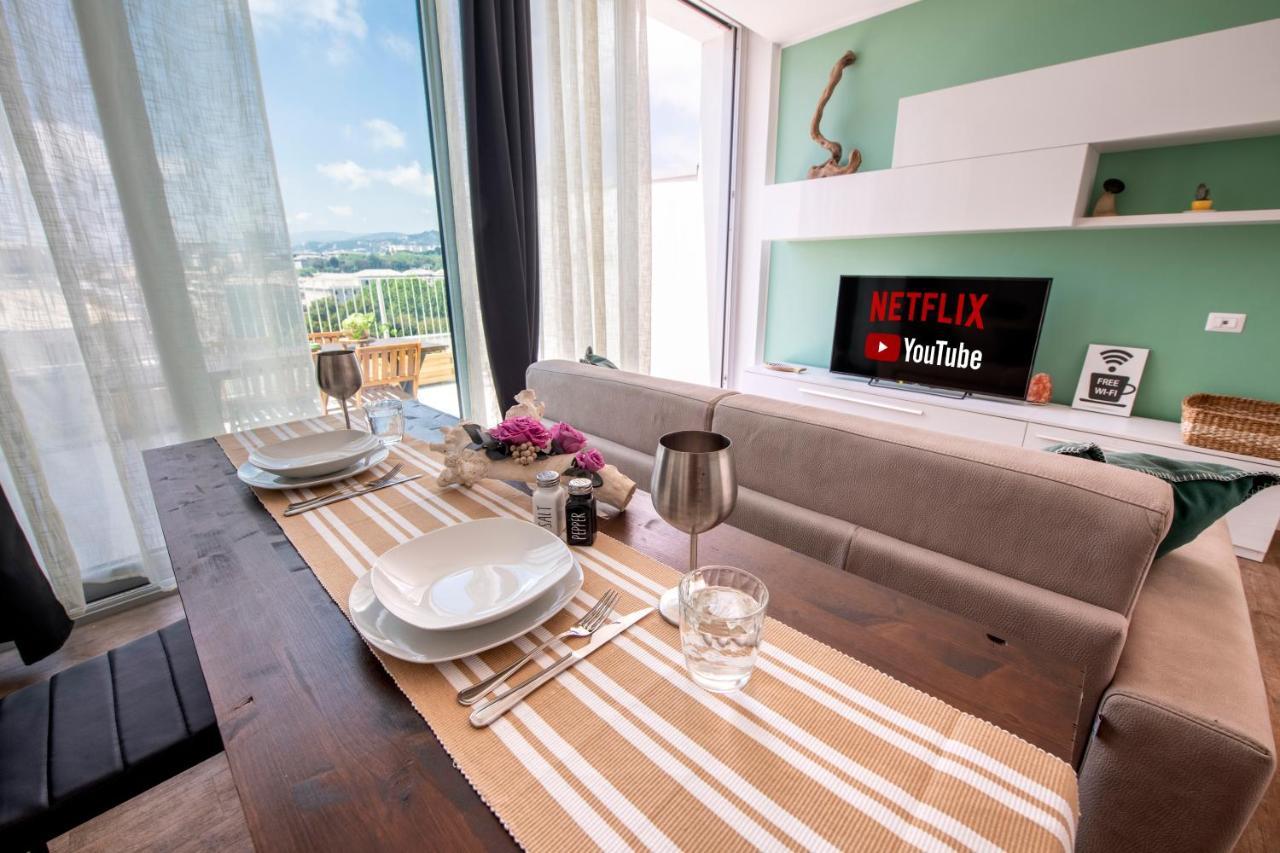 Attico Luxury Con Parcheggio E Terrazza Vista Mozzafiato Apartment Genova Exterior foto