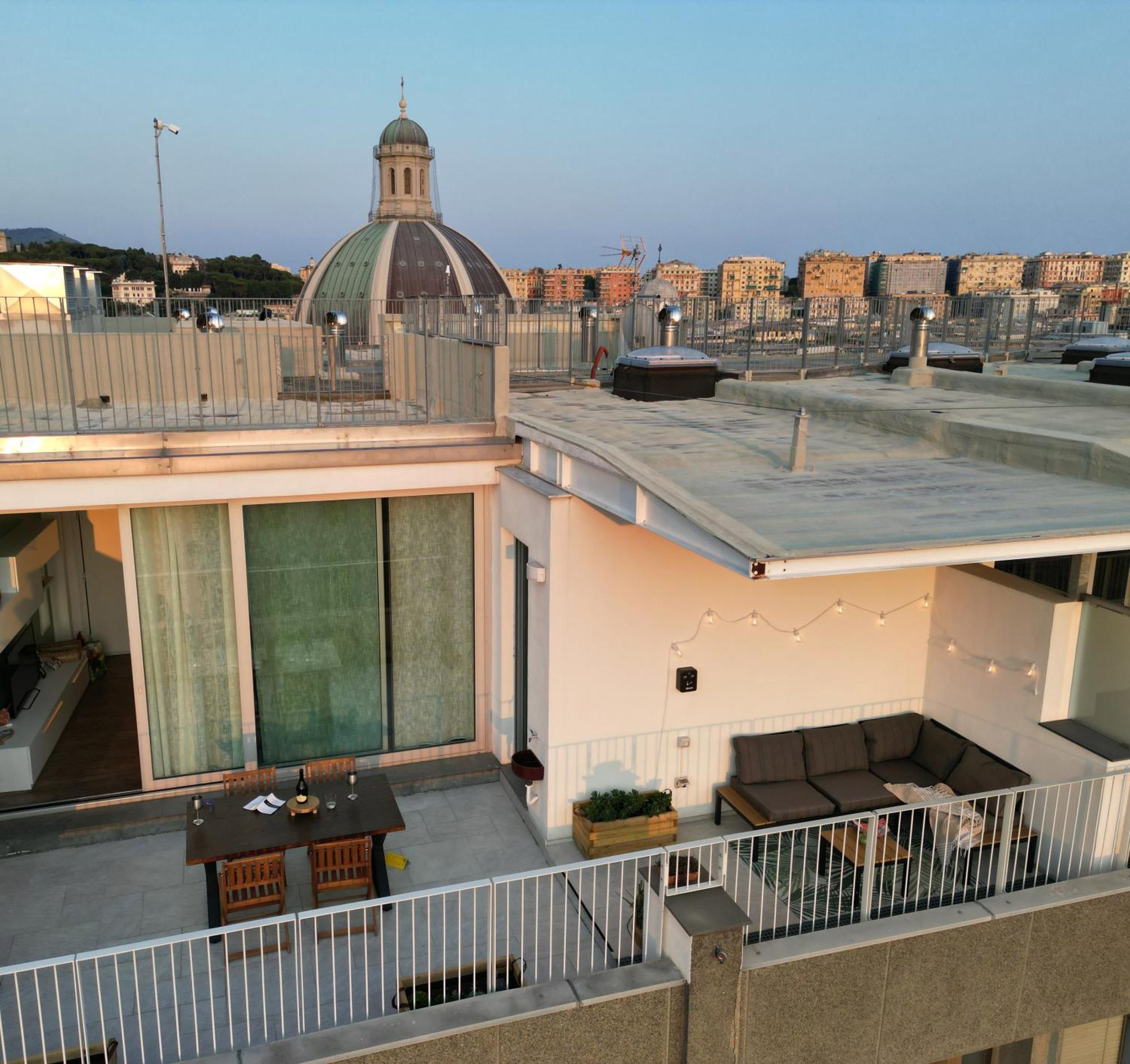 Attico Luxury Con Parcheggio E Terrazza Vista Mozzafiato Apartment Genova Exterior foto