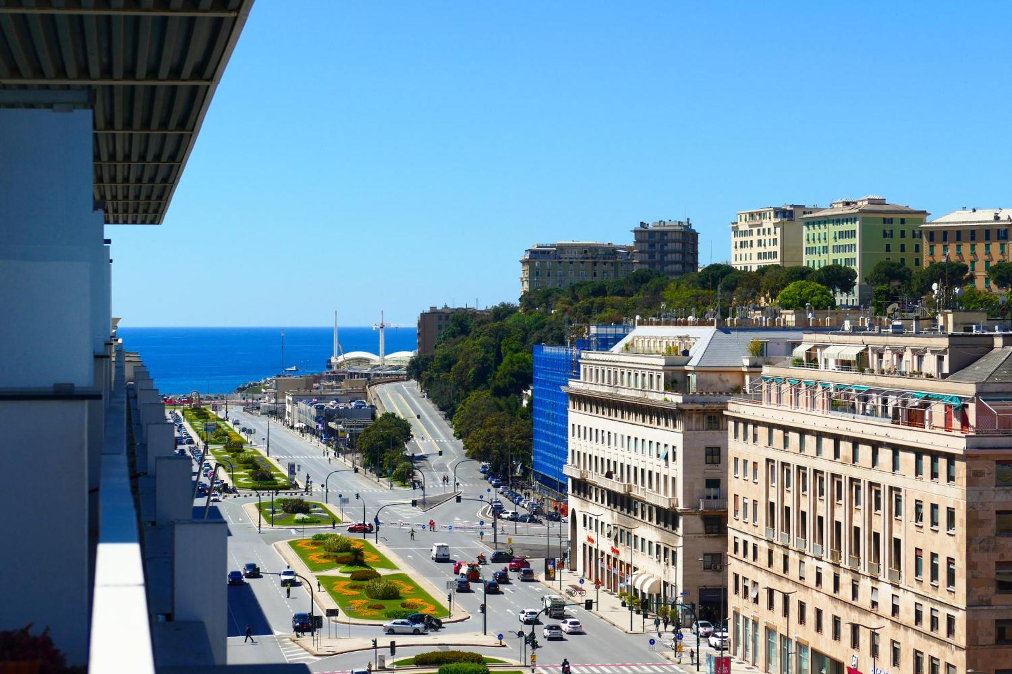 Attico Luxury Con Parcheggio E Terrazza Vista Mozzafiato Apartment Genova Exterior foto